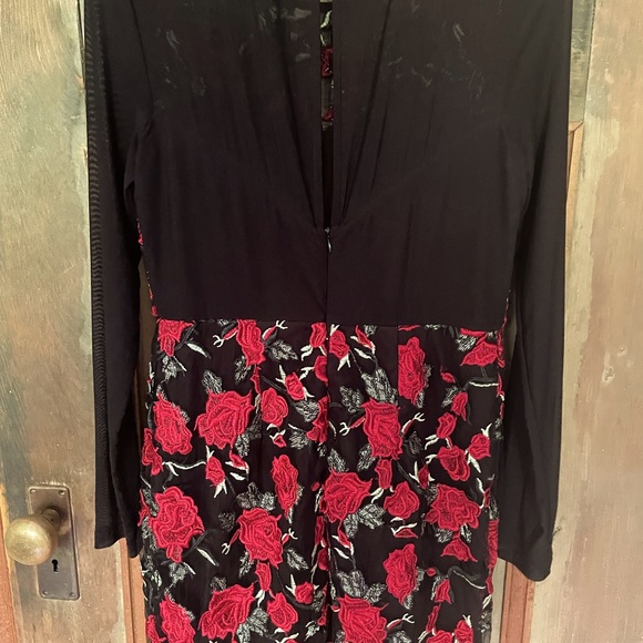 Medium semi-formal dress - Picture 4 of 6